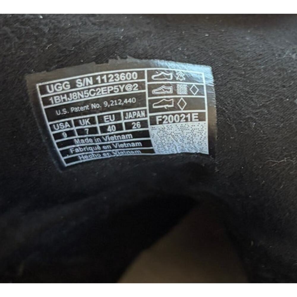UGG Ashton Lace Up Combat Boots Black Leather Platform Lug Sole Women's Size 9 - Picture 6 of 7